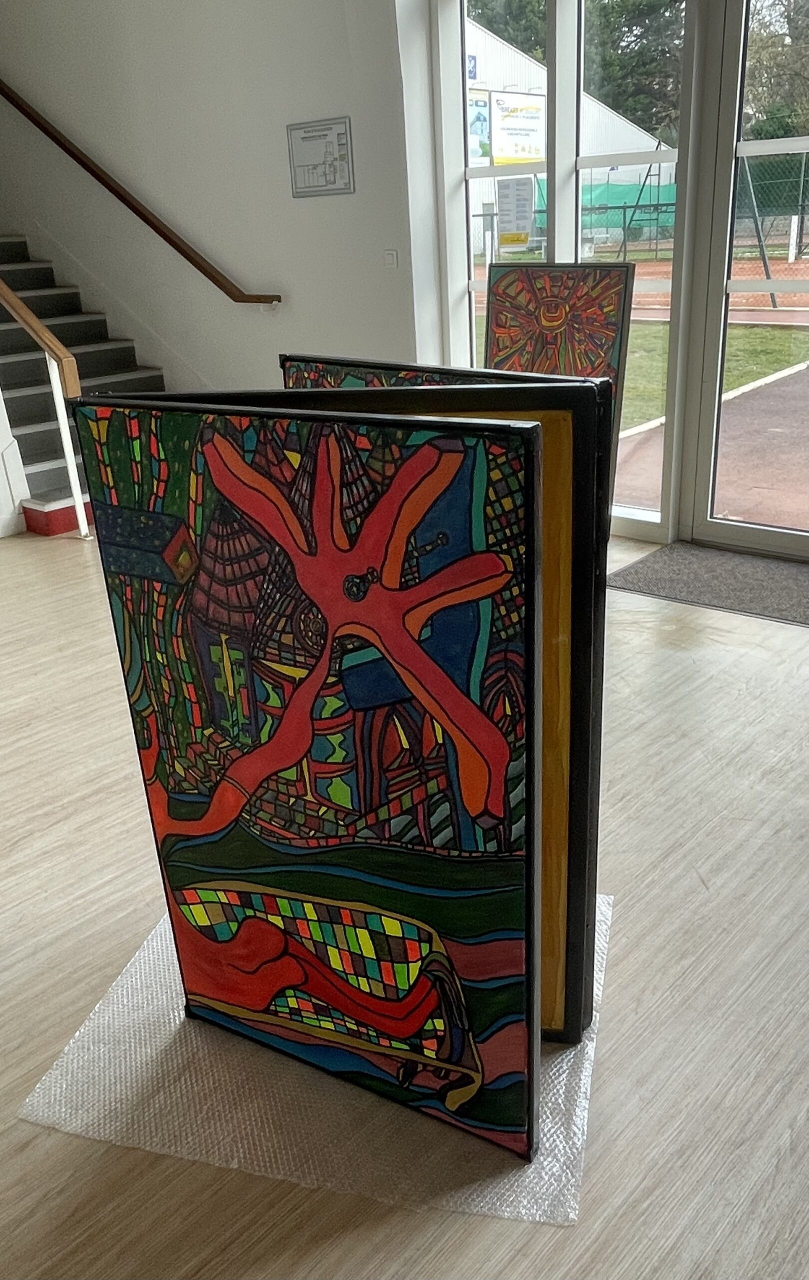 LES FAUX APOTRES TOUCHES PAR L’ESPRIT SAINT (Triptyque articulé 3 parties + couvercle sur Toile acrylique et posca, format 219/116 cm) – Image 7